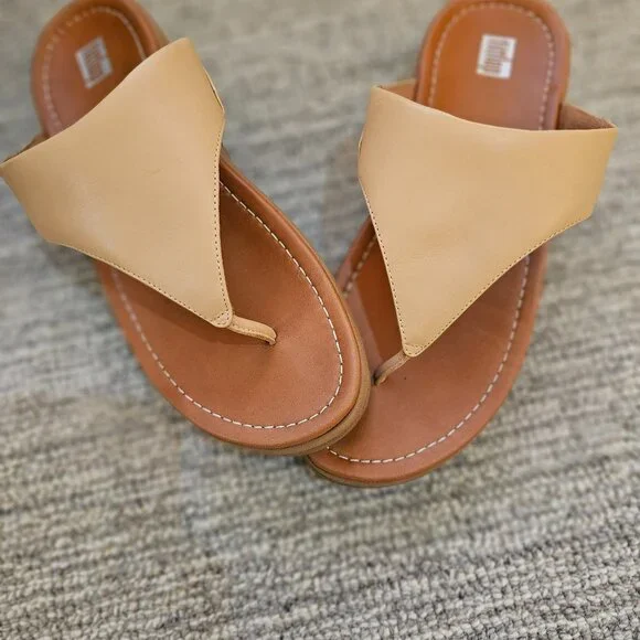 nude fit flops - Picture 1 of 6